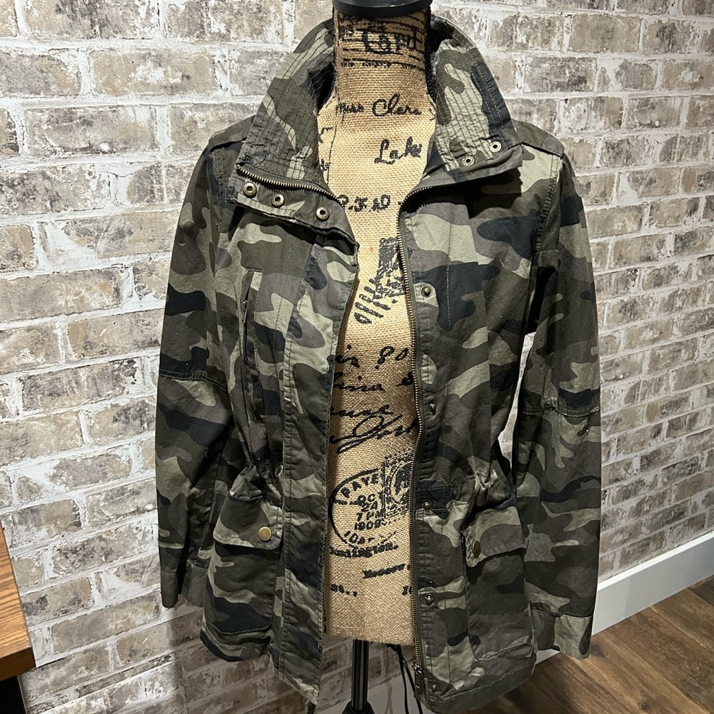 Very nice quality Camo Jacket!